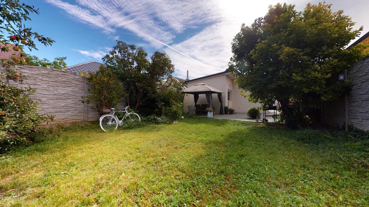 Villa Alia House With Garden In Piestany Esterno foto