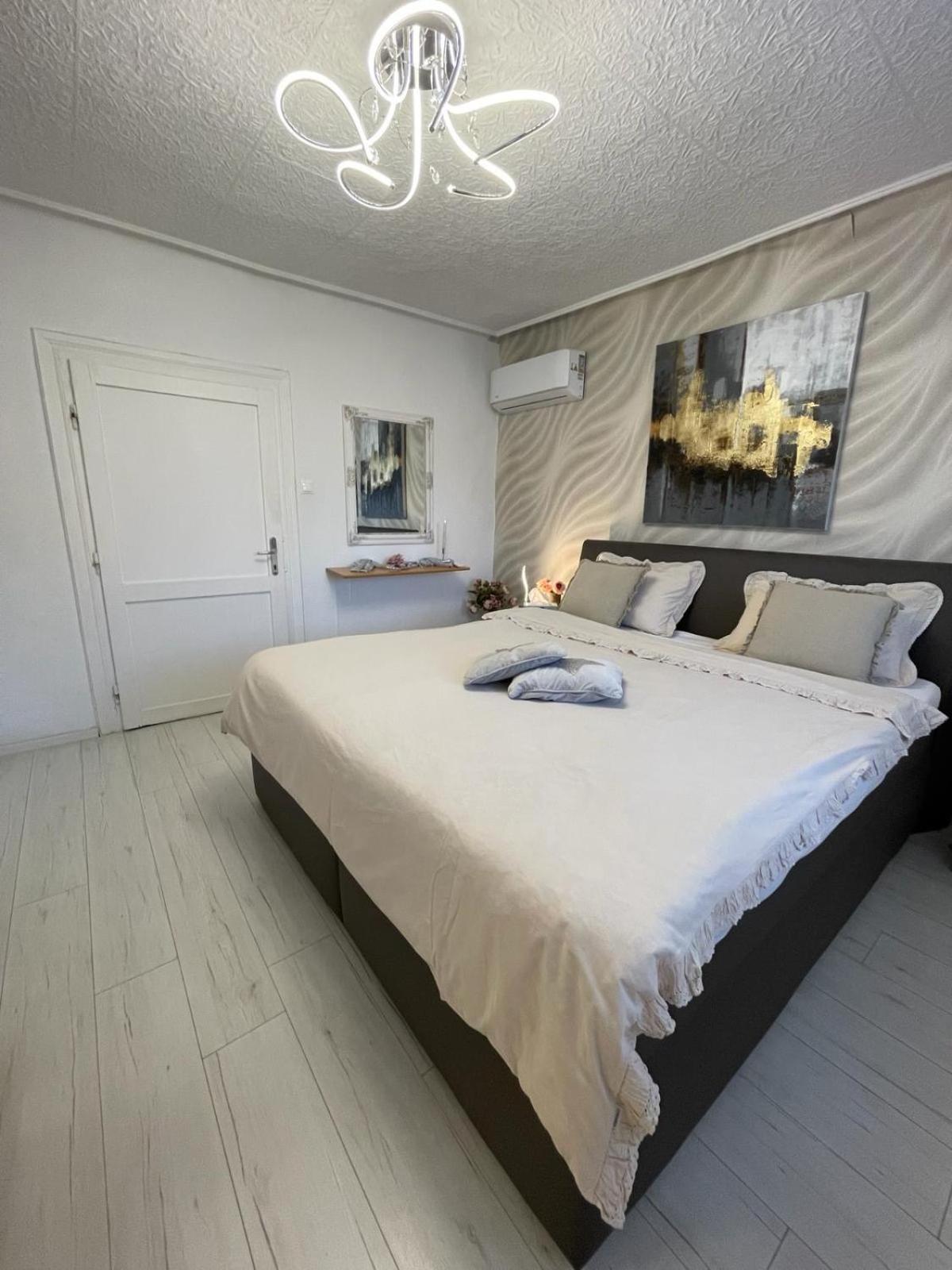 Villa Alia House With Garden In Piestany Esterno foto